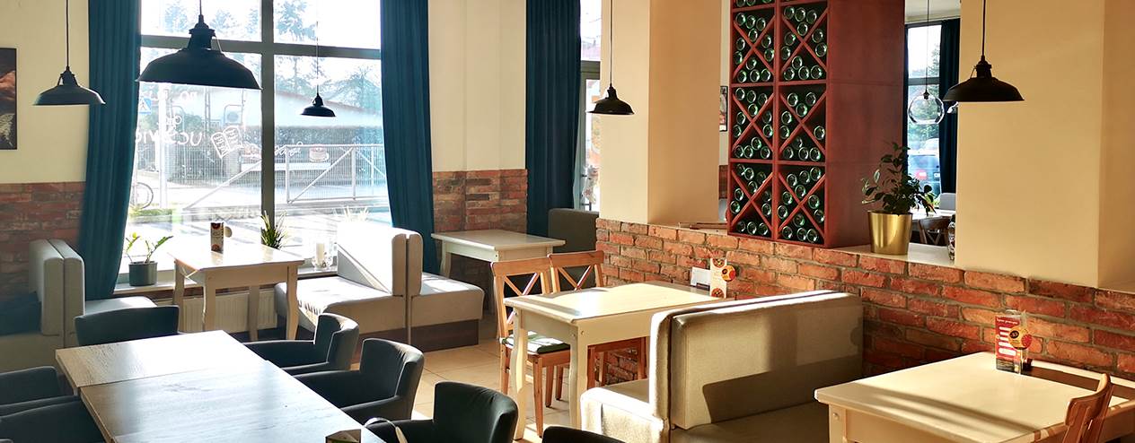 Strefa wnętrze w pizzerii Domino's w Józefowie przy ul Granicznej 10